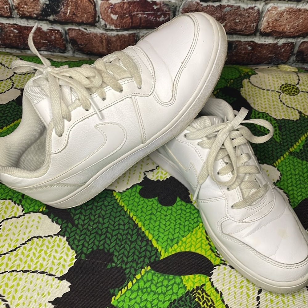 Nike AF1 Air Force 1 white low top sneakers size 9 women’s 7.5 mens unisex shoes